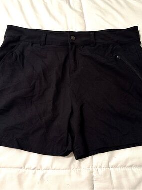 Women’s Magellan Outdoors Black Classic Fit Shorts • Large